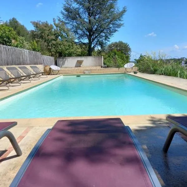 Mas provençal de charme au milieu des oliviers, hotel v destinaci Boisseron