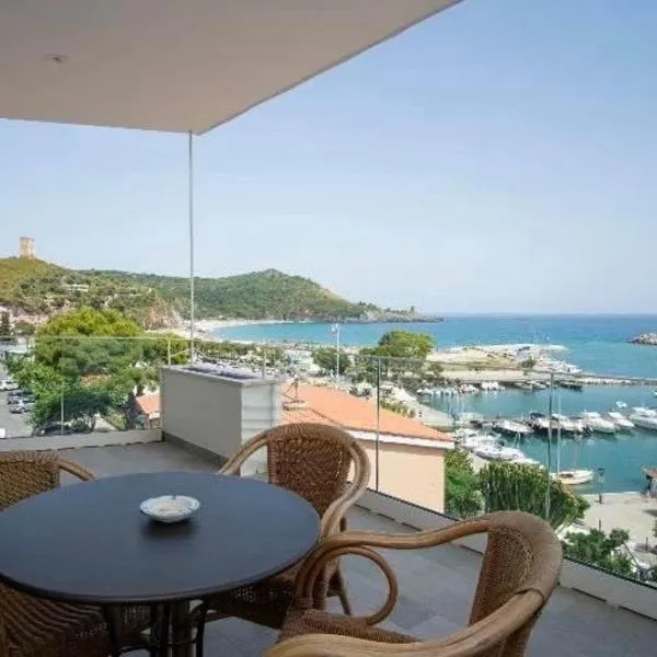 마리나 디 카메로타에 위치한 호텔 Hotel La Scogliera