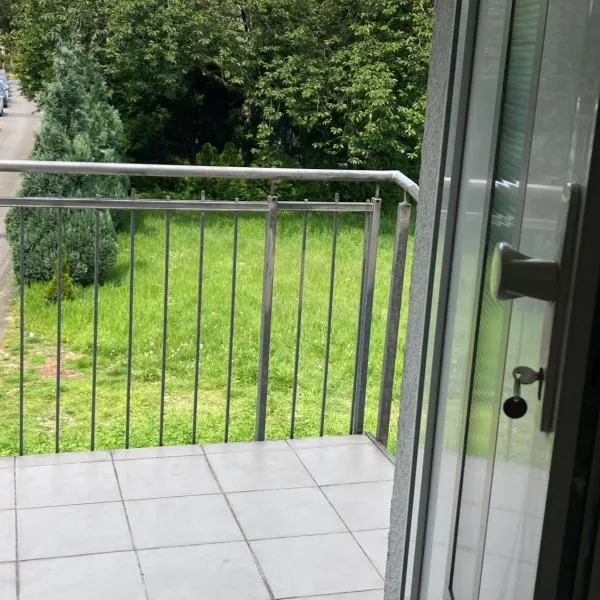 Toll Apartment mit privatem Eingang free Parking Slbst Check-in NETFLIX 30 Zone ruhig, Hotel in Duisburg