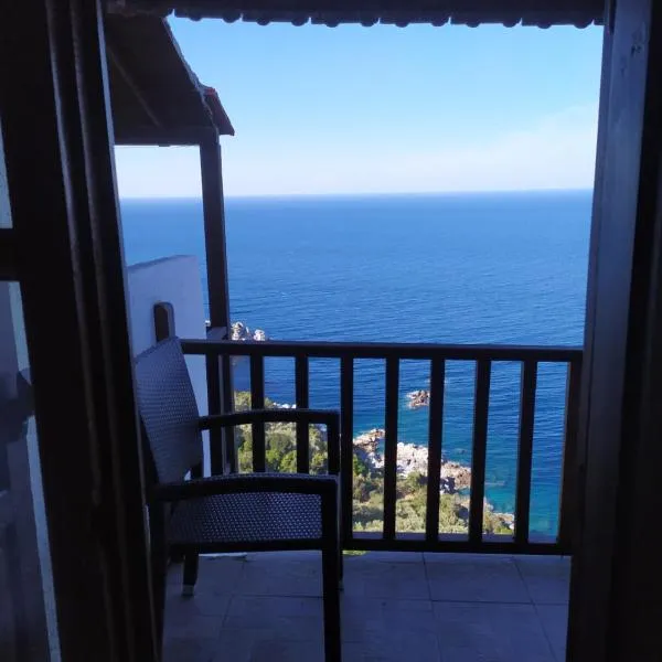 Double studio room in Mylopotamos with beautifull view, hotel in Tsagarada