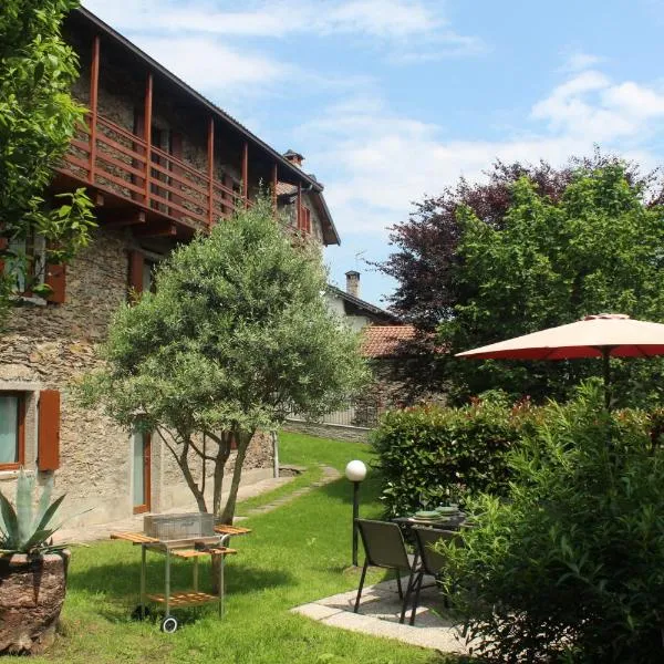 Apartment Bianca with private garden, hotel en Cossogno