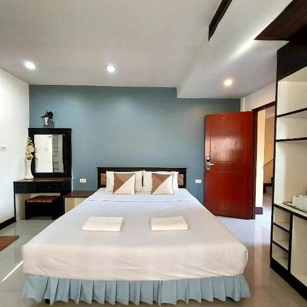 Traveller Inn Hotel, hotel u gradu Ban Yang Plao