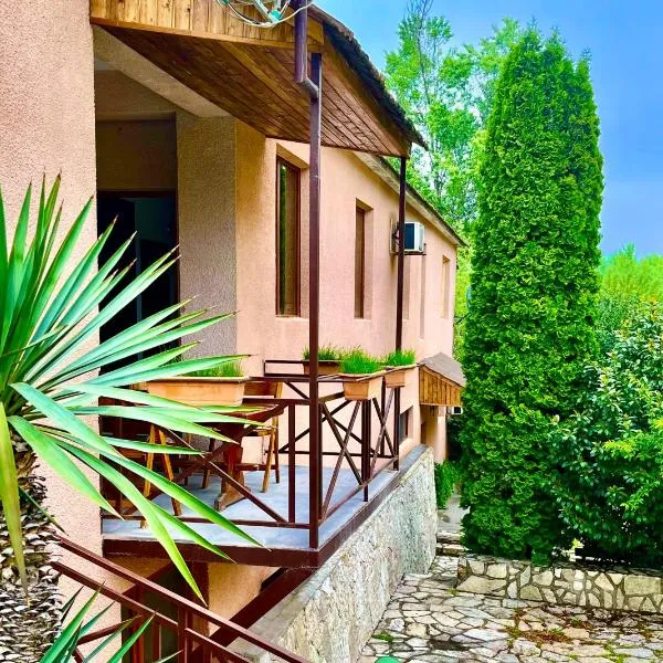 Ojakh Resort, viešbutis mieste Achʼajur