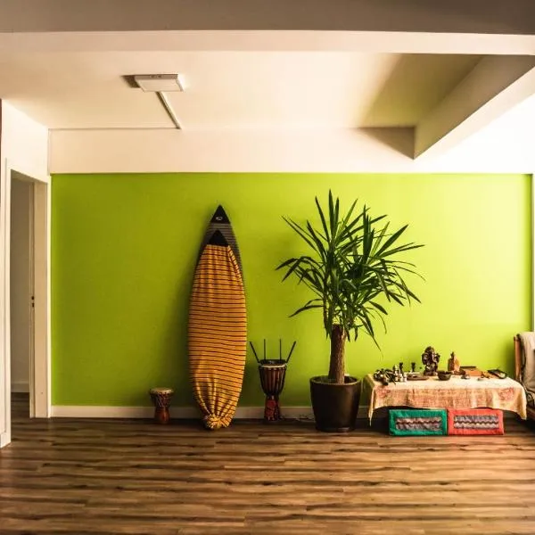 Belo apartamento compartilhado beira mar no centro de BC, hotel v destinaci Balneário Camboriú