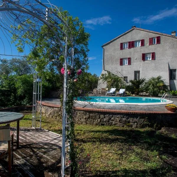 164- Villa della Marchesa - Giardino e Piscina a pochi minuti dal centro di Sestri Levante, hotel v destinaci Santo Stefano del Ponte