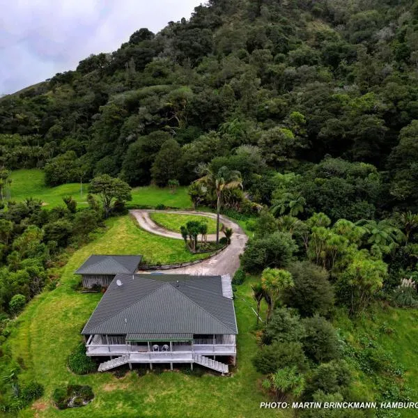 Waiotemarama Falls Lodge, hotel in Oue