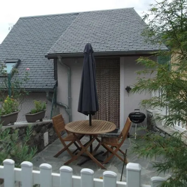 Gite appartement location vacance montagne pyrenees, hotel v destinaci Soulom