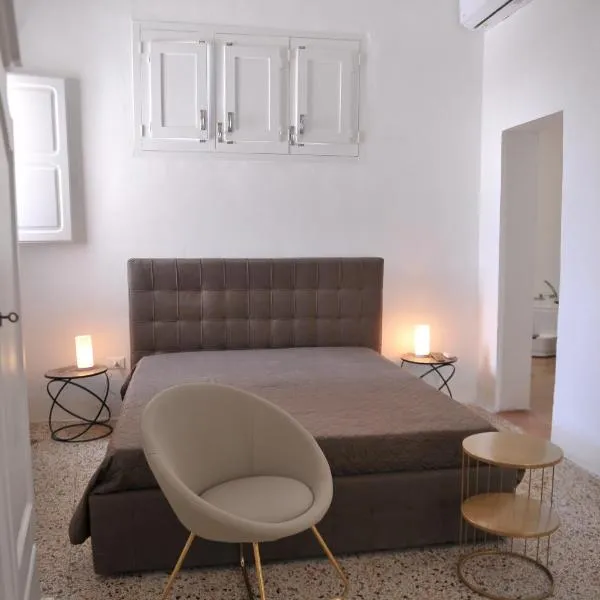 Palazzo '800 : graniglie, hotel in Leverano