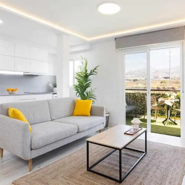 Sunnyland apartment arona, מלון בCho