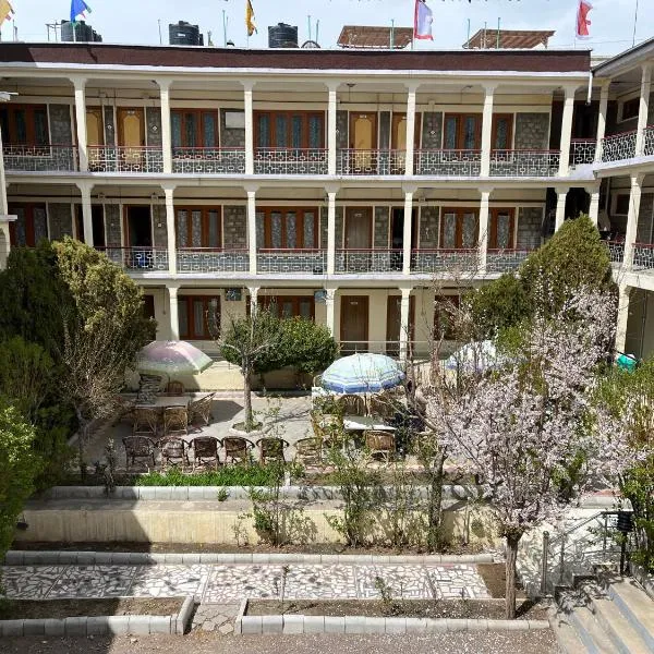 Hotel Galdan Continental, hotel di Leh