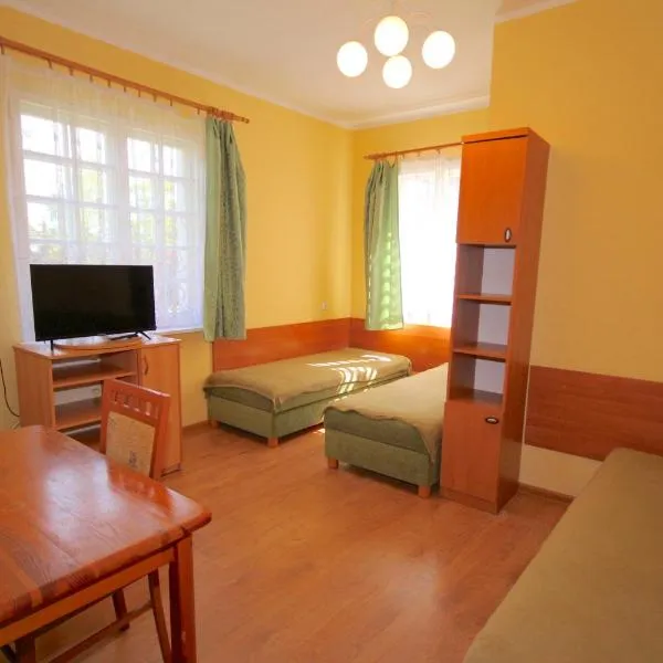 Gryf pokoje blisko plaży, hotel v destinaci Krynica Morska