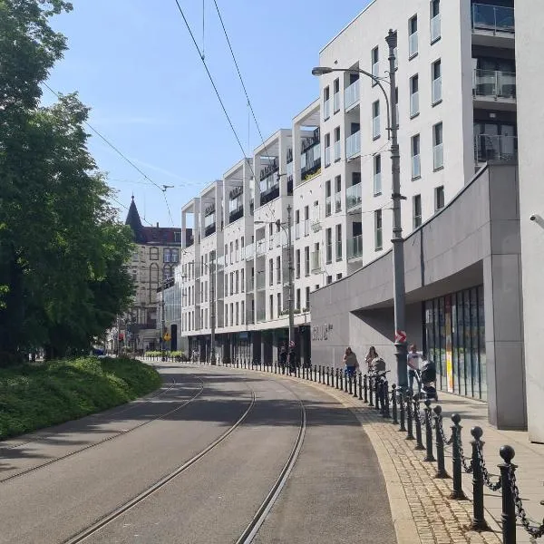 Mostowa 23 HUGO Apartment, self check-in 24h, free parking, air-conditioning, hotel in Poznań