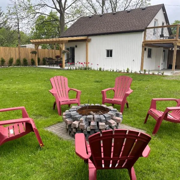 Cozy Cottage Style House, hotel v destinaci Kitchener