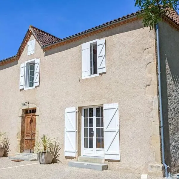 Le Bila, hotel in Troncens