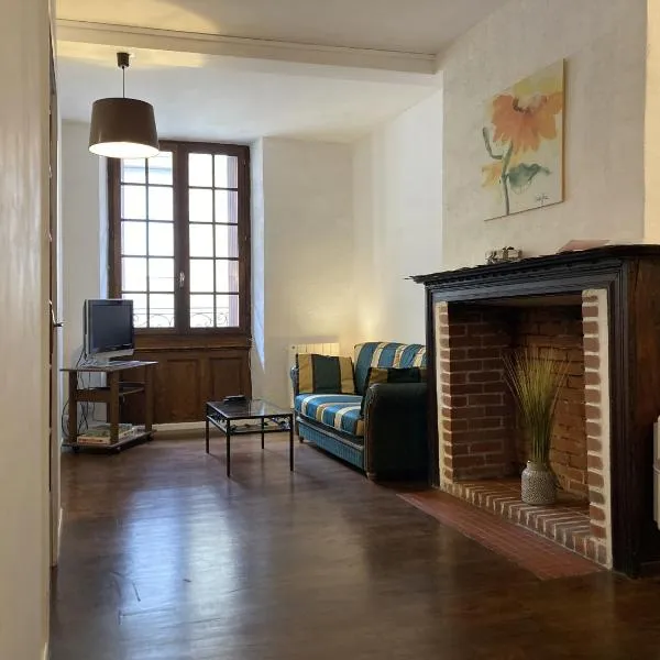 Apartment Centre Historic, hotel in Chirac