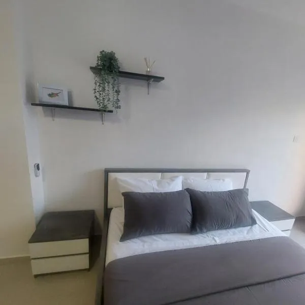 Modern Studio apartment Armonia Court, hotel in Paralimni