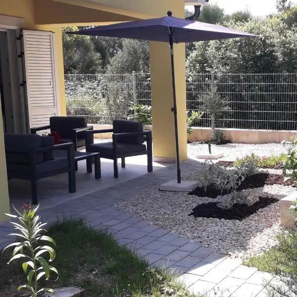 Vivi holiday house for 4 people, hotel v destinaci Nerezine