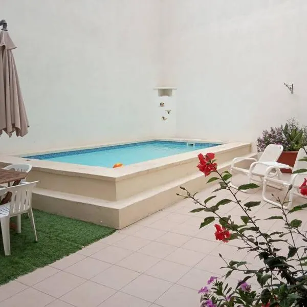 The Valley Maisonette with private pool in M'scala, hotel Marsaskalában