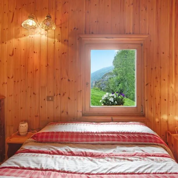 Dolce Casa vicino a Bormio, hotel v destinaci SantʼAntonio