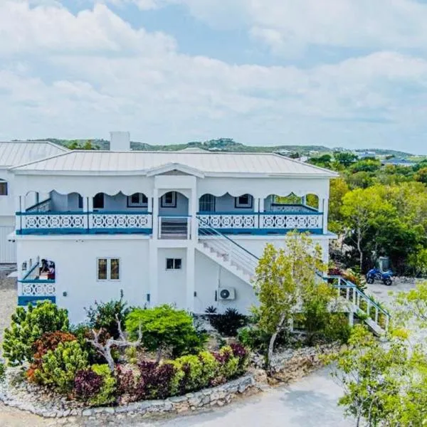 Villa Serenity by the Water、プロビデンシャレスのホテル