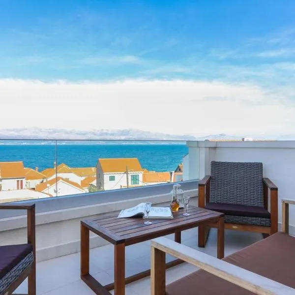 Beautiful, sea view, located in historic center., hotel in Sutivan