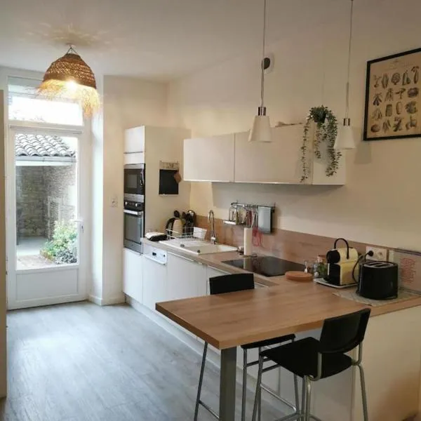 Agréable maison de ville, de 1 à 6 personnes, à 5 min à pied du centre ville de Cognac, hotel in Cognac