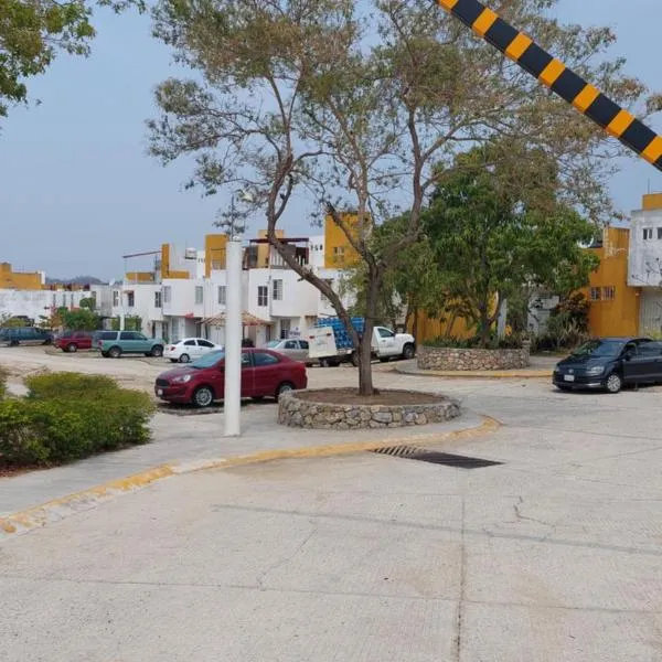 RELAJACION SERCAS DEL AEROPUERTO, hótel í Santa María Huatulco