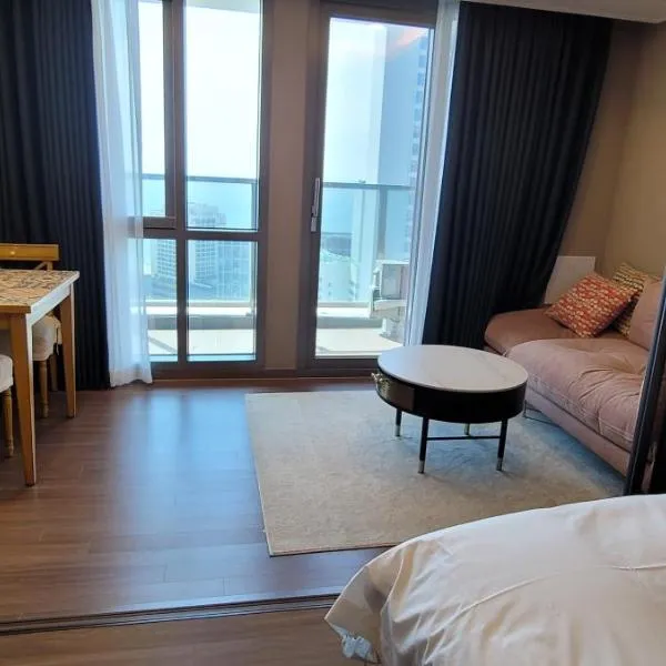Flat nearby Heaundae beach, hotel in Busan