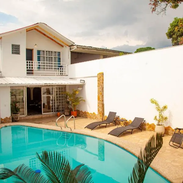 Casa con piscina privada en Cali, cerca a Cosmocentro, hotel v destinaci Cali