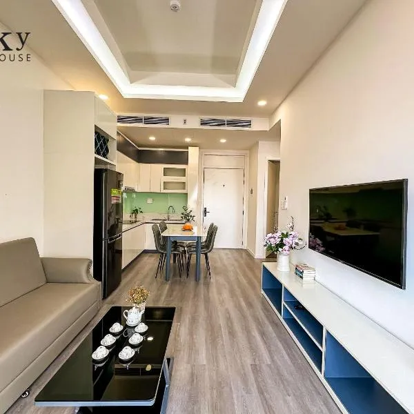 Sky House Apartment, hotell i Tam Kỳ