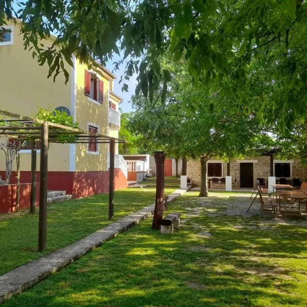 Kuća za odmor Dolovi, hotel in Golubić
