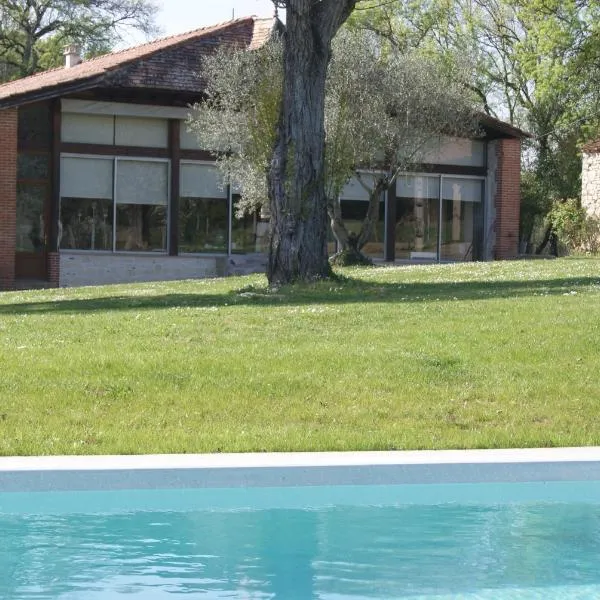 Le Domaine De Dolly, hotel v destinaci Villeneuve-sur-Lot