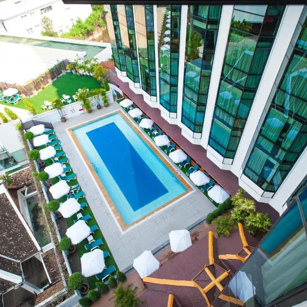 皇后大酒店 - SHA Extra Plus，Ban Mae Hom的飯店