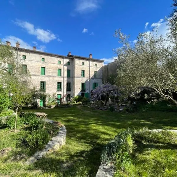 La maison odette, hotel em Aulas