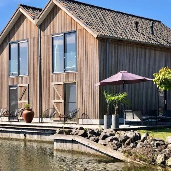 Roggebroek 13, hotel en Stavoren