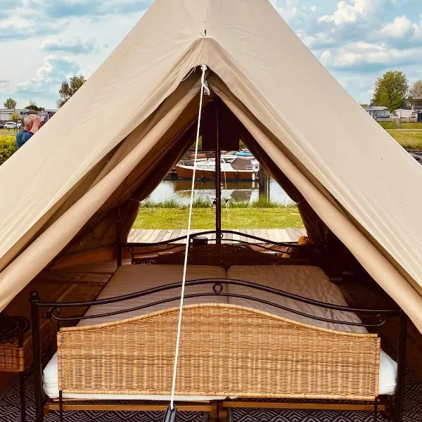 Bell Tent aan de haven, Hotel in Heerewaarden