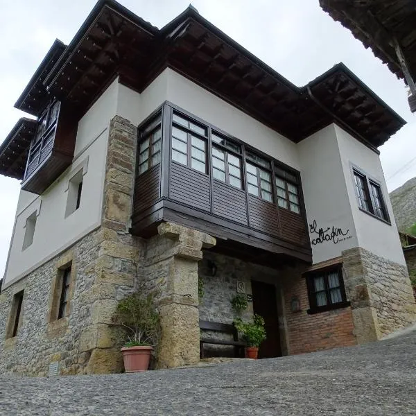 El Colladín, hotel v destinaci Llerices