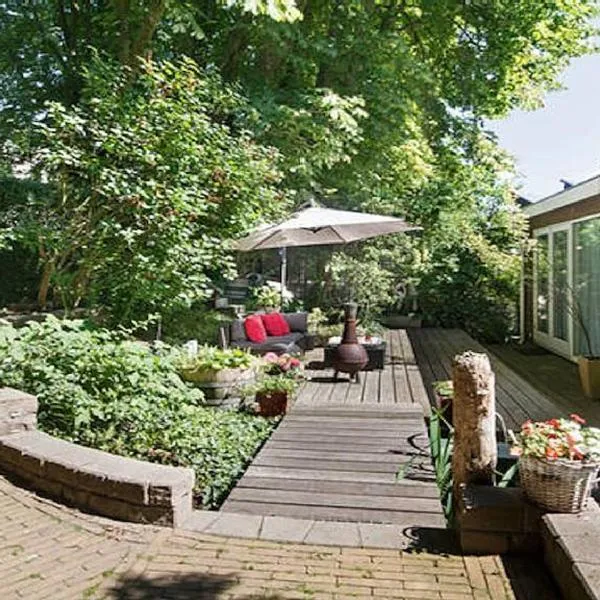 Benedenverdieping in Woonboot met tuinterras, hotel i Utrecht