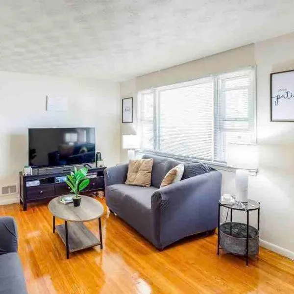 {Hot Tub in Ranch} Mins to Airport/UofR/Strng/Dwtn, hotel v destinaci Rochester