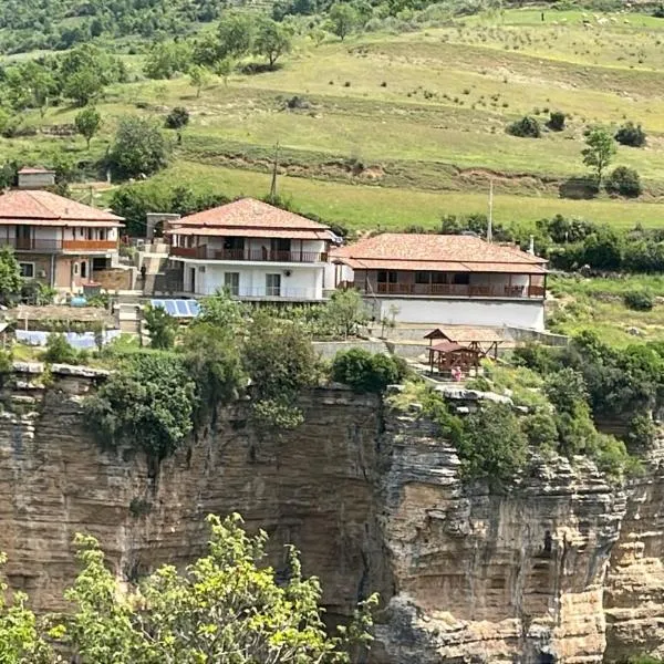 Guest House Bracaj, hotel in Çorovodë