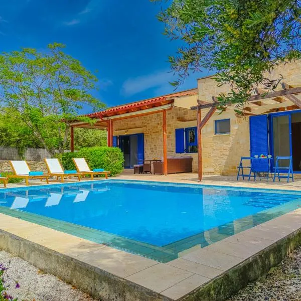 Lemon Tree Villa with Private Pool and Starlink Internet、Frésのホテル