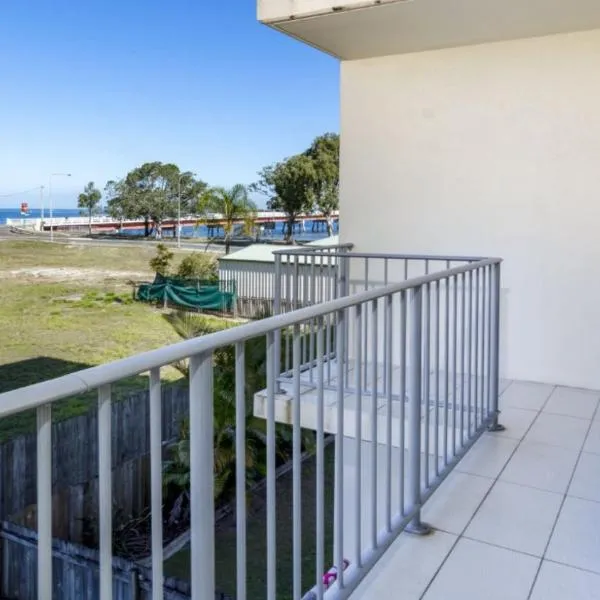 Stylish Unit With Water Views, hotel in Bellara