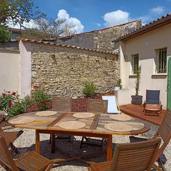 Gîte de la cour, hotel em Arçais