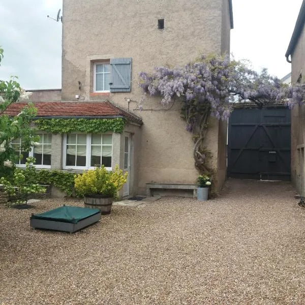 La Tour du 12 โรงแรมในChamboeuf