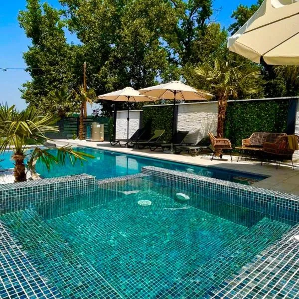 Casa Palmera, hotel v destinaci Novi Sad