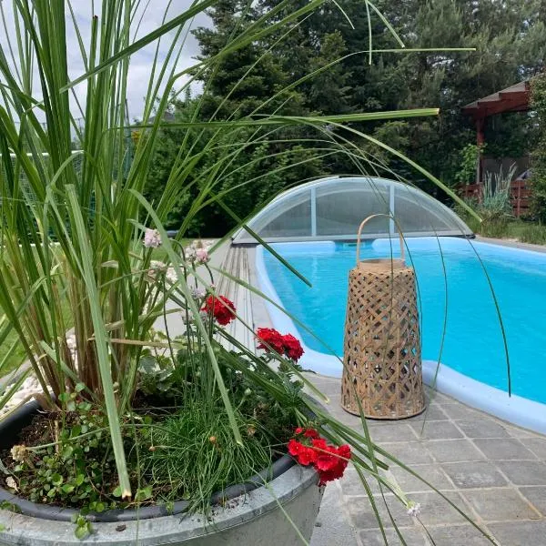 Pool & Lake Holiday Home, hotelli kohteessa Markkleeberg