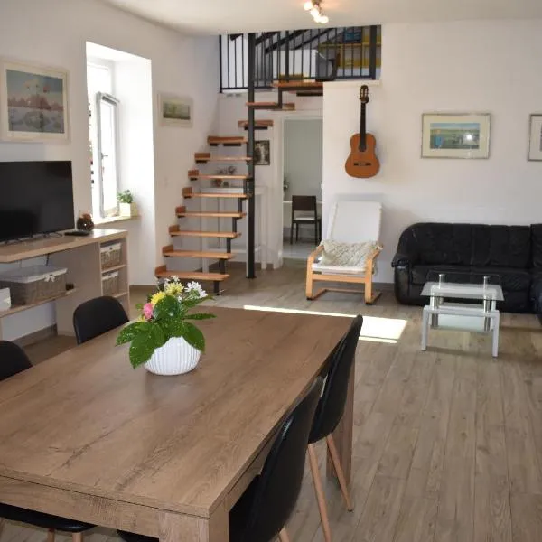 Holiday House Tina - Free Covered Parking & Pets Welcome, hotel i Pula