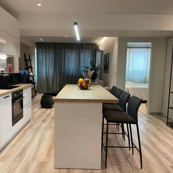 Modern & Spacious 3BR apartment, hotel di Athens