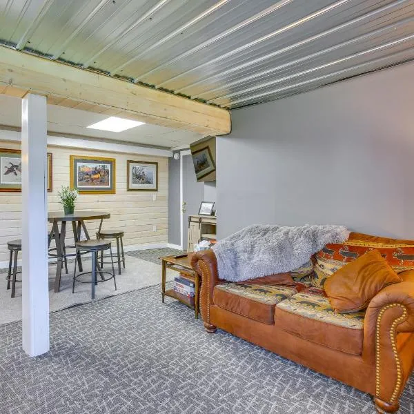 Charming Lake Ann Apartment - Walkable Location!, hotel v mestu Lake Ann