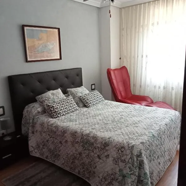 Confortable y luminoso apartamento, готель у місті Boecillo